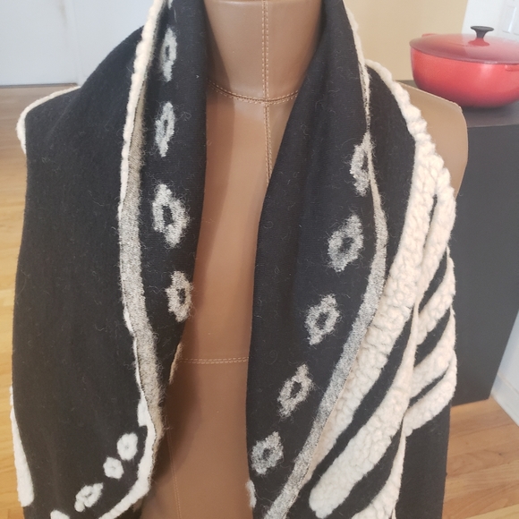 Ryan Michael Southwest inspired Thunderbird vest - Picture 4 of 4